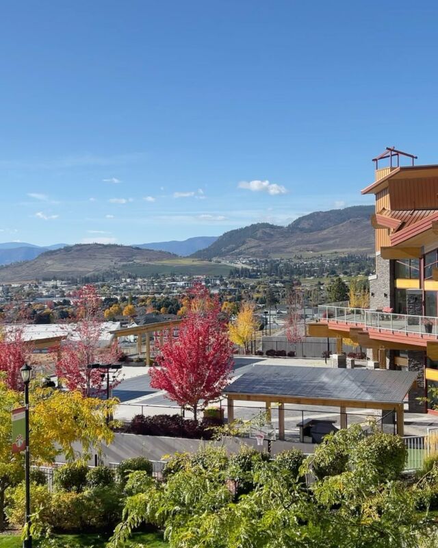 Wow!  What an amazing fall day!! The views are epic at Copper Sky!! #coppersky #okanagan #kelowna #westkelowna #fall #beauty #gookanagan #frompinotgristoapresski #condorentals
